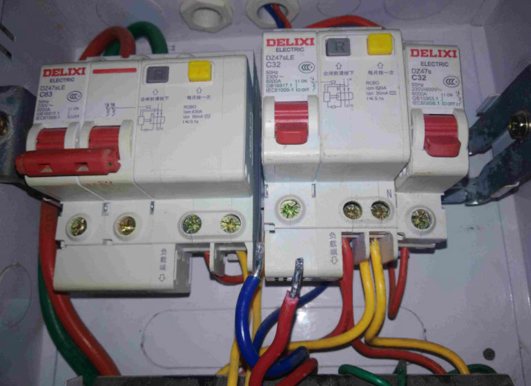 循環(huán)水泵插上就跳閘什么原因？